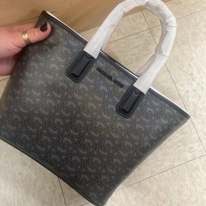 Michael Kors tote